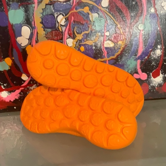 Vibrant Orange Athletic Shoes for Active Adventures - Picture 4 of 4